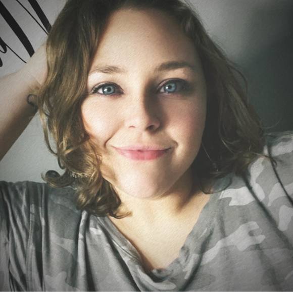 Meet your Posher, Taylor - Picture 1 of 1